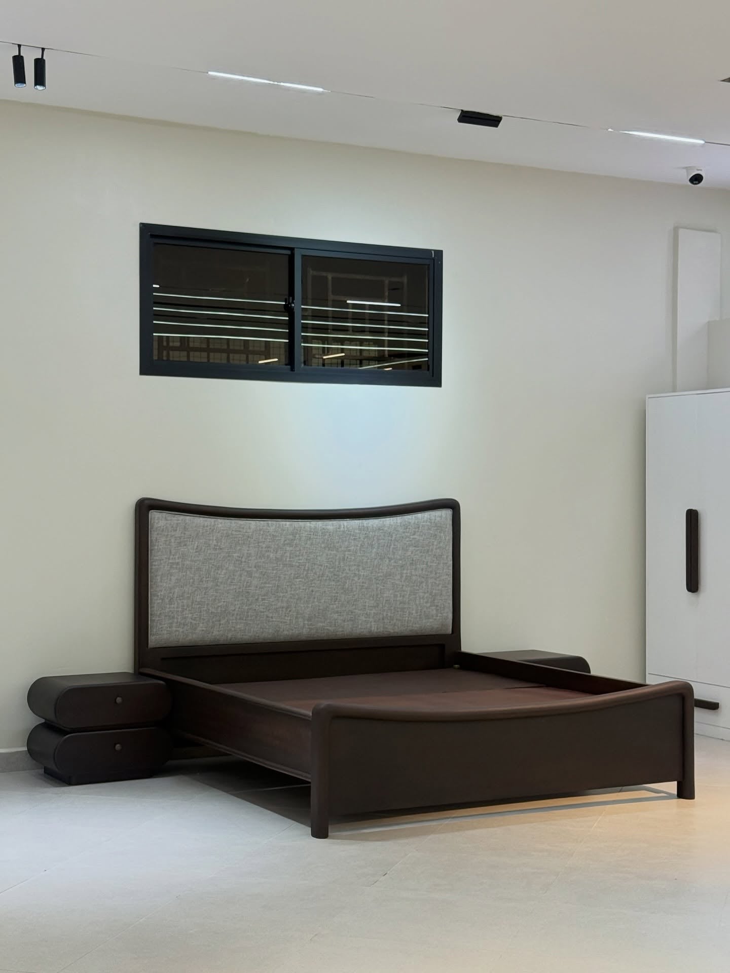 Noble Wood Eclipse Luxe Bed